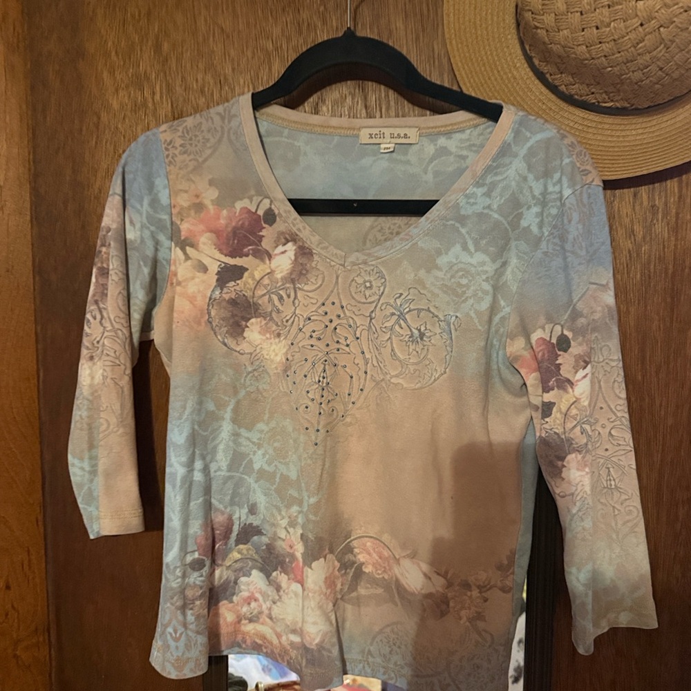 Xcit USA Blue and Cream Top